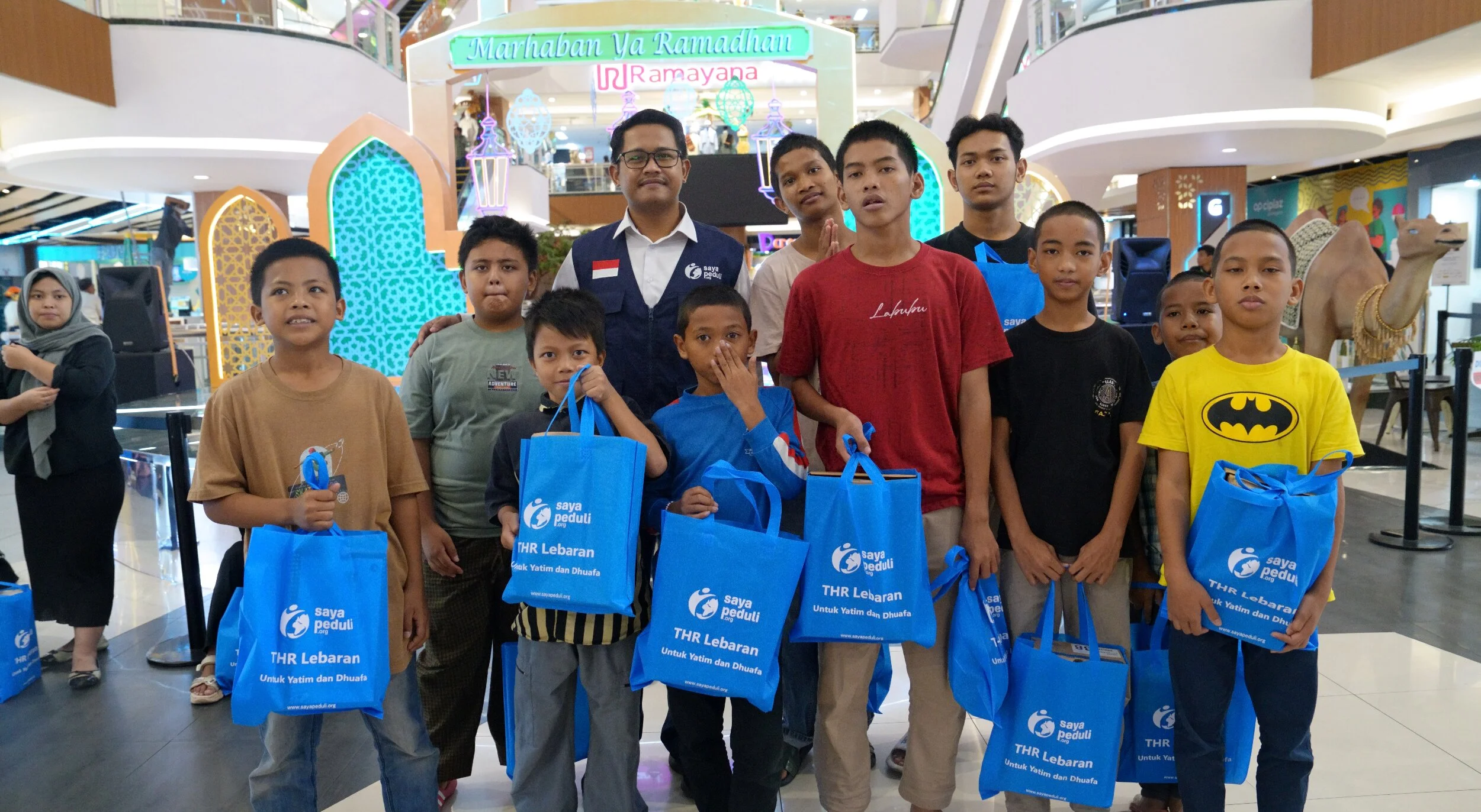Foto 33 dari album Belanja Lebaran Bareng Yatim Piatu 2025